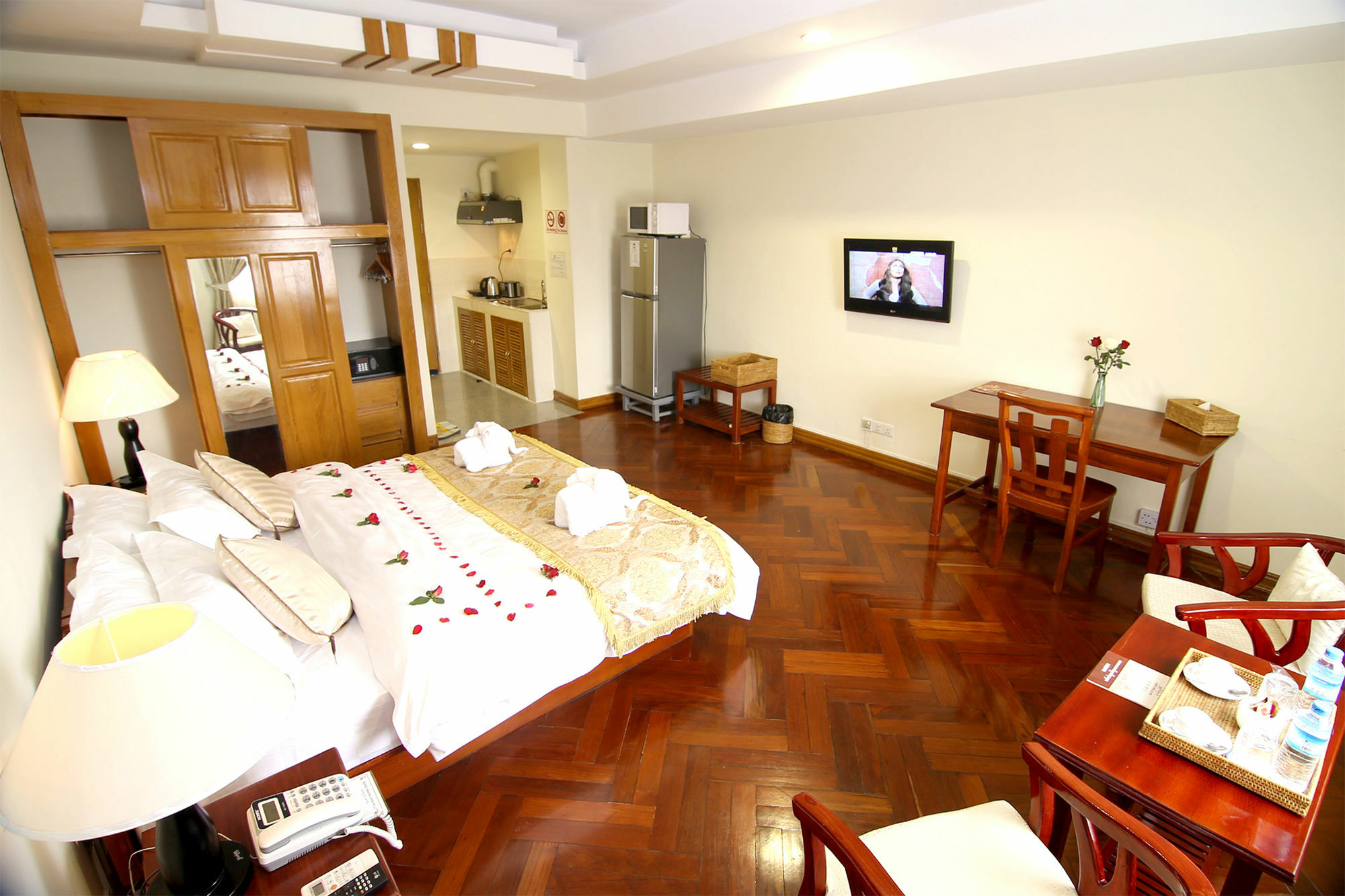 Shwe Htee , Hotel