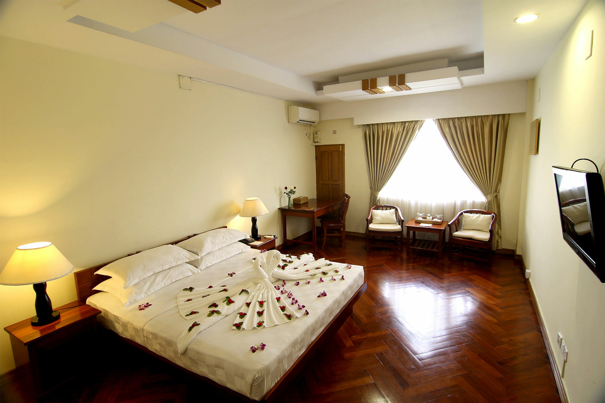 Shwe Htee , Hotel 3*