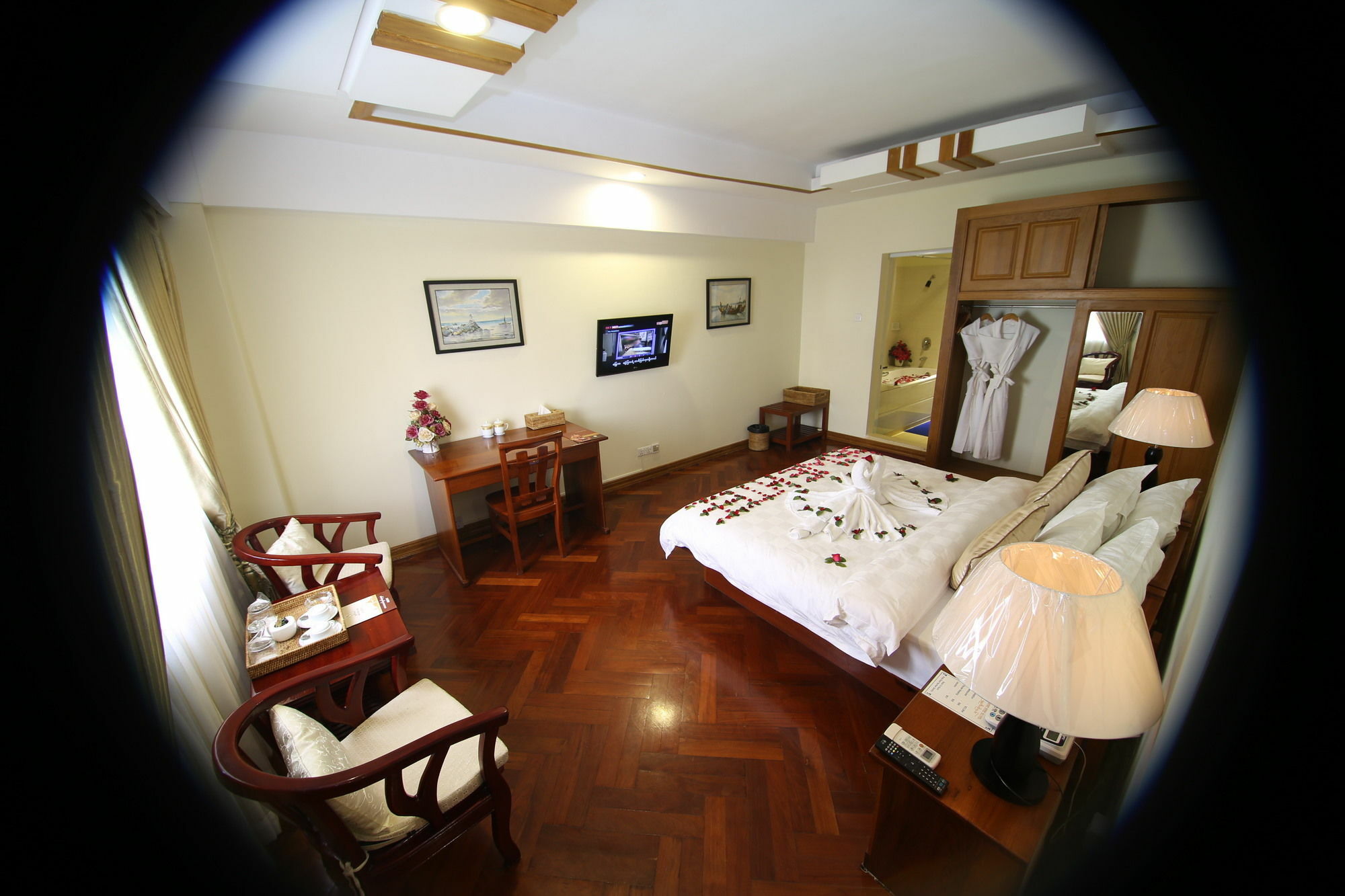 Hotel Shwe Htee ,