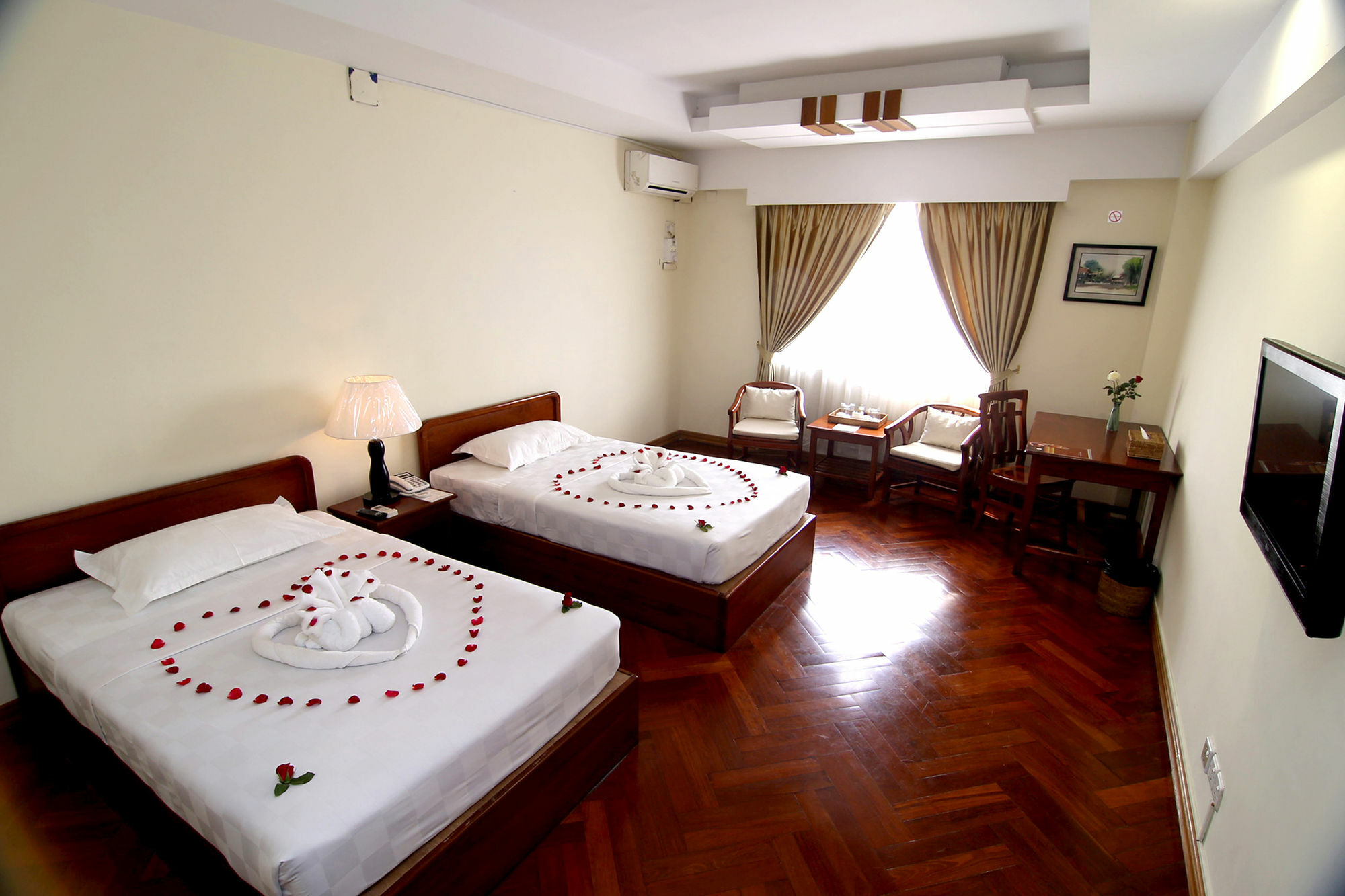Hotel Shwe Htee , 3*
